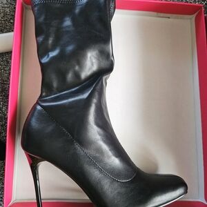 Elegant Black Leather Women's Boots